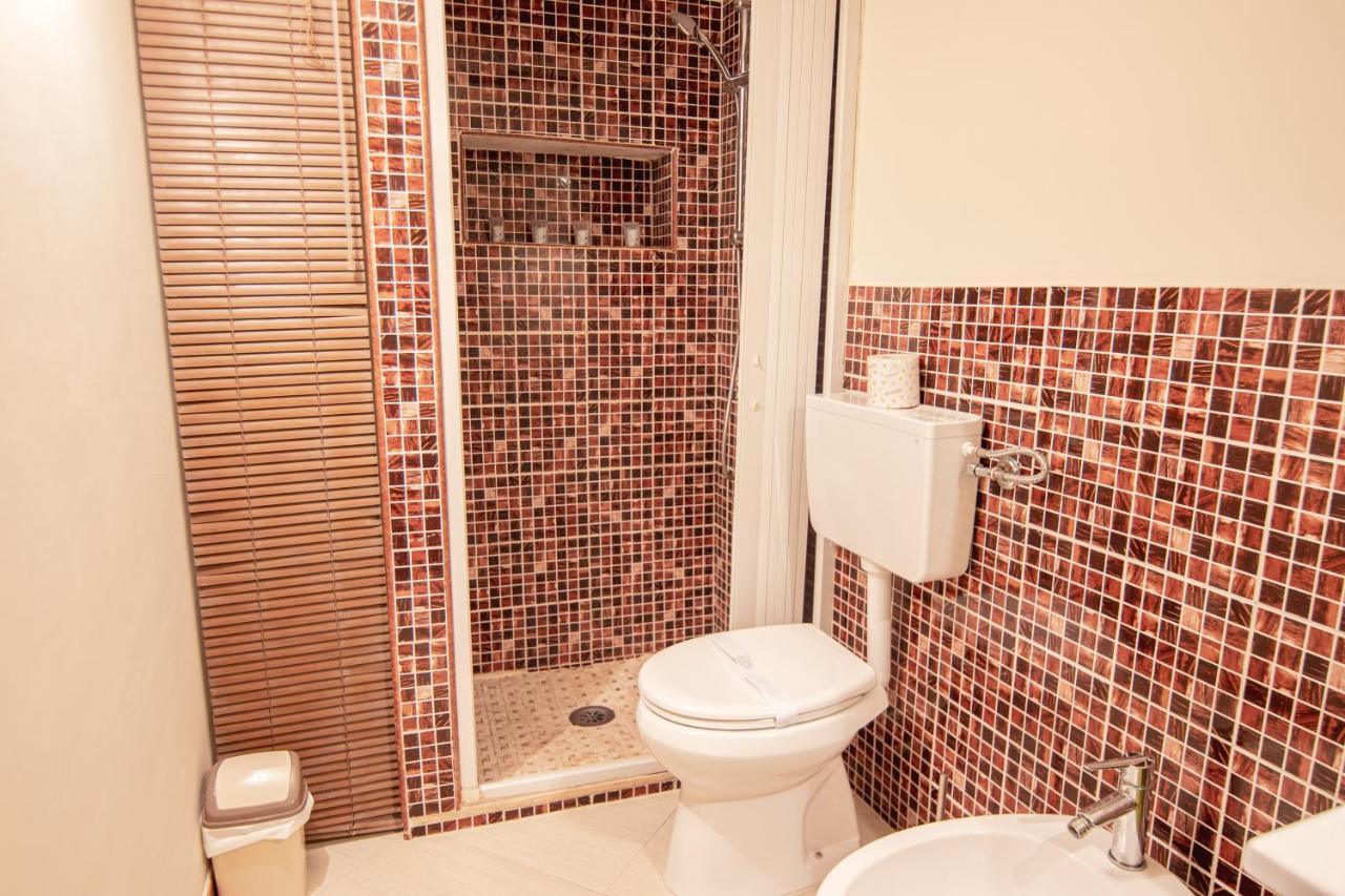 Centro Storico Garibaldi Guest House Naples Luaran gambar